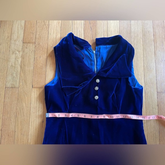 60s Vintage Blue Velvet Mini Dress - Picture 5 of 9